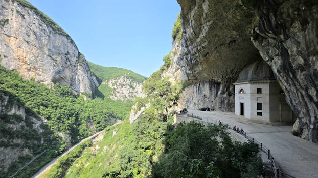 Elite Cliffside Sanctuary with Panoramic Views